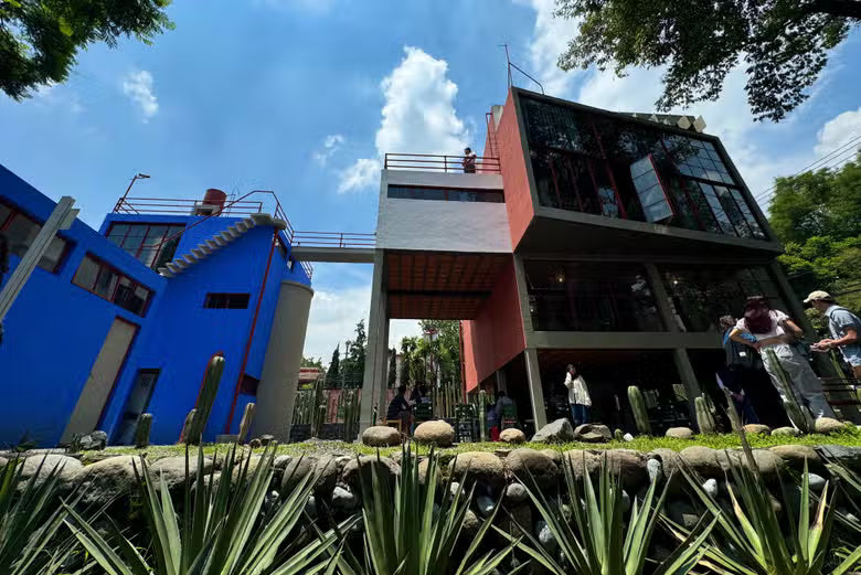 Frida Kahlo Museum (Casa Azul) Admission + Expert Guided Visit – Explore the Life &amp; Art of Frida Kahlo