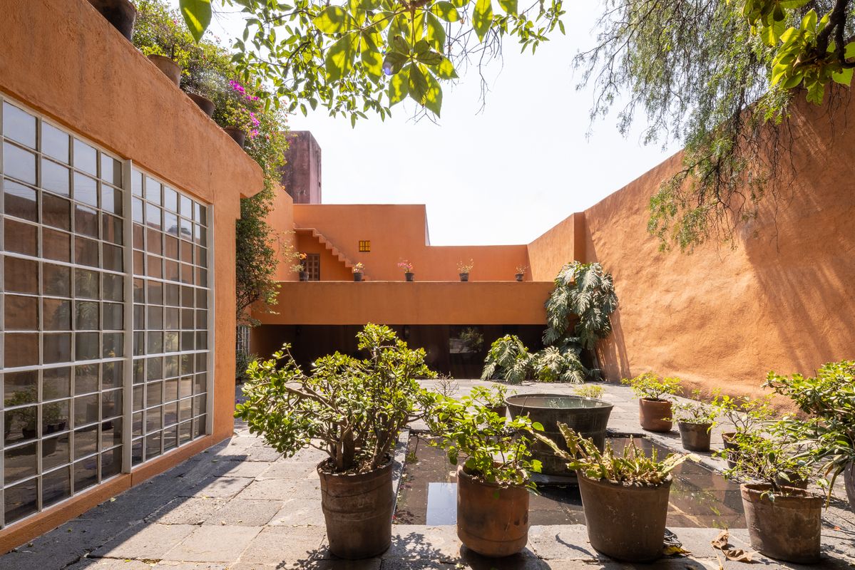 Luis Barragan Casa Ortega Tour – Explore a Hidden Gem of Mexican Modernist Architecture